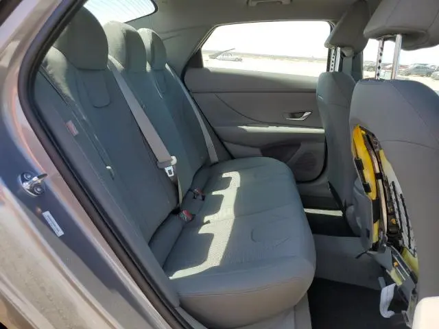 2025 HYUNDAI ELANTRA SE  