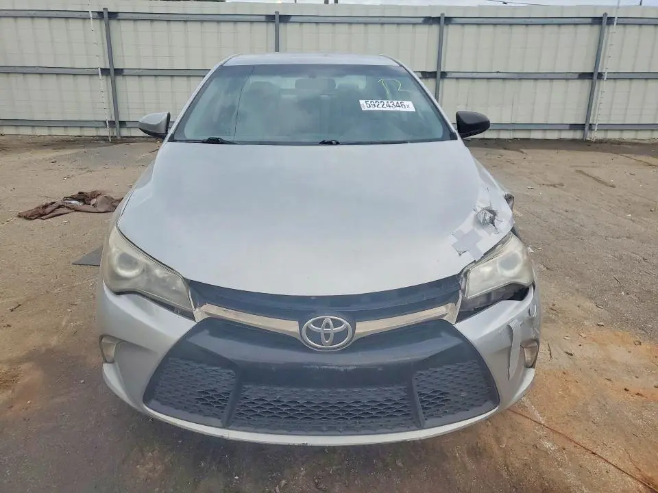 2016 TOYOTA CAMRY SE  