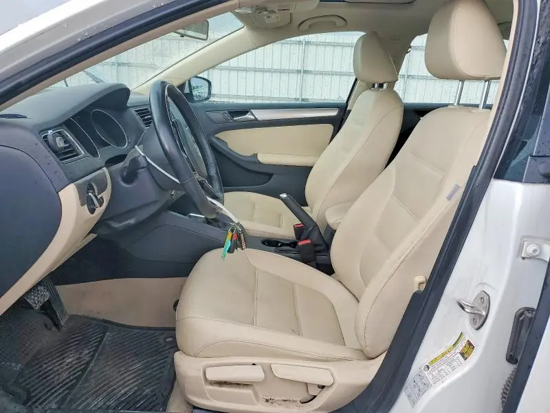 2016 VOLKSWAGEN JETTA SE  