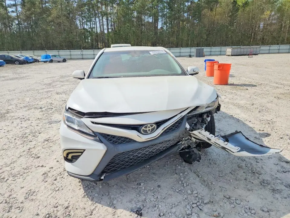 2018 TOYOTA CAMRY SE  