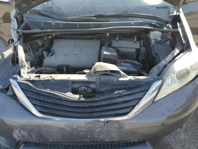 2013 TOYOTA SIENNA LE  