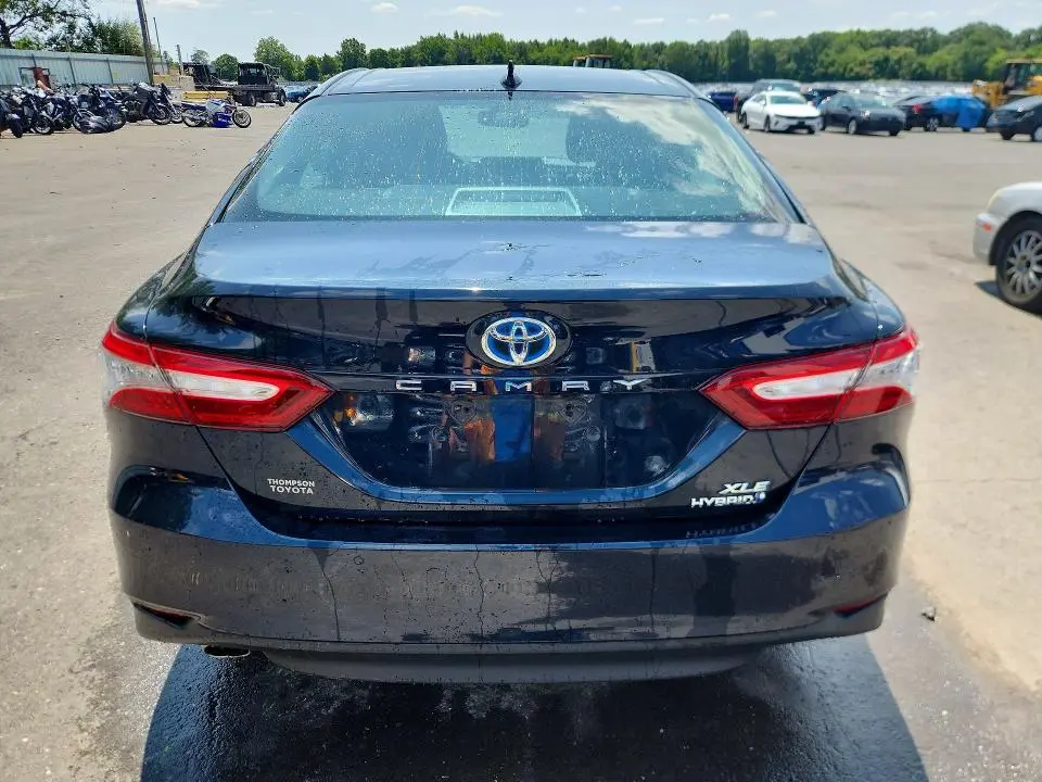 2020 TOYOTA CAMRY XLE  