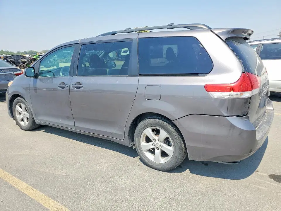 2011 TOYOTA SIENNA LE  