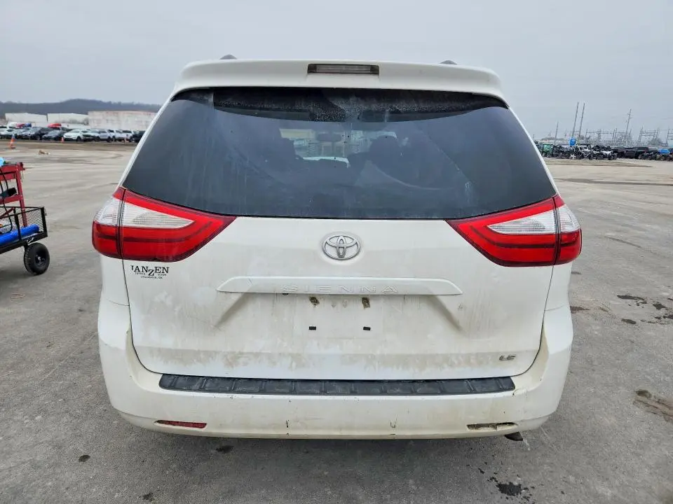 2015 TOYOTA SIENNA LE 8-PASSENGER  