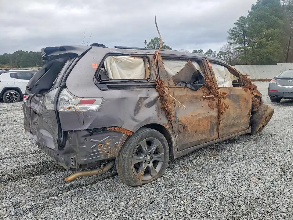 2016 TOYOTA SIENNA SE 8-PASSENGER  