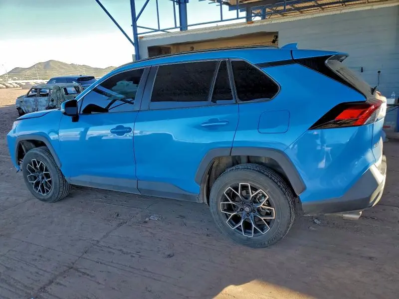 2021 TOYOTA RAV4 XLE  