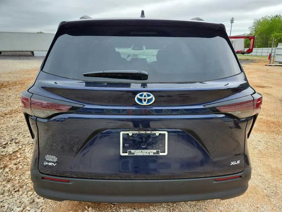 2025 TOYOTA SIENNA XLE 8-PASSENGER  