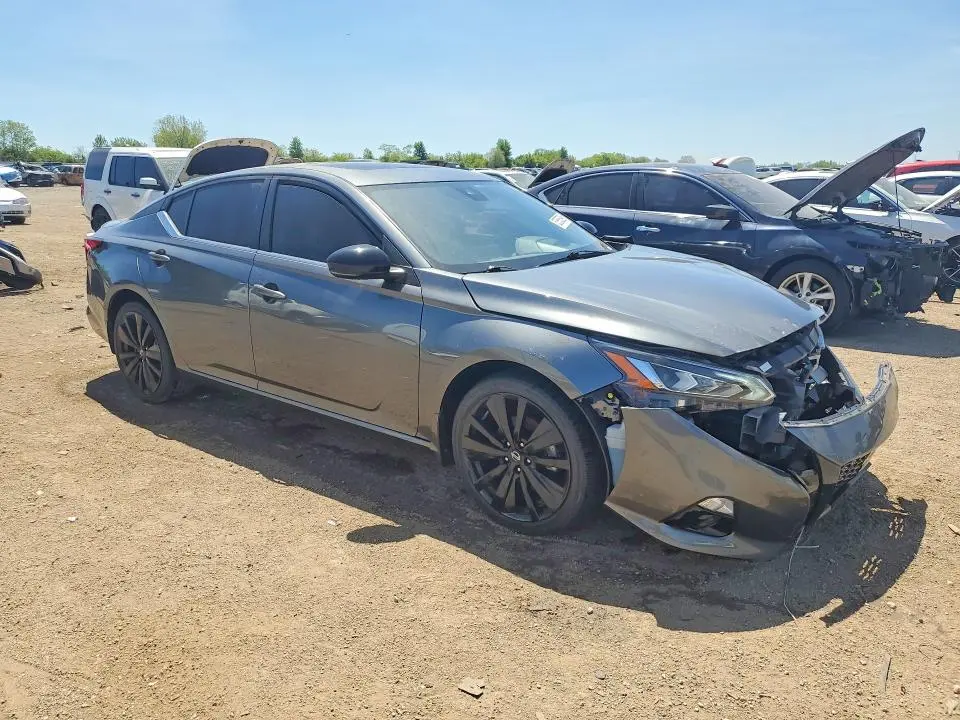 2022 NISSAN ALTIMA SR  