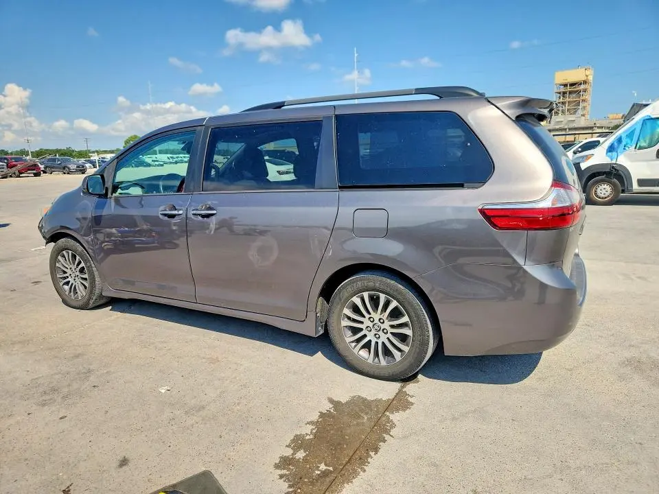 2019 TOYOTA SIENNA XLE 8-PASSENGER  