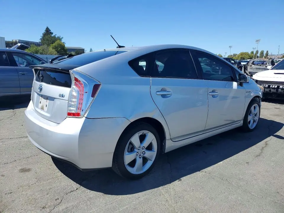 2013 TOYOTA PRIUS FIVE  