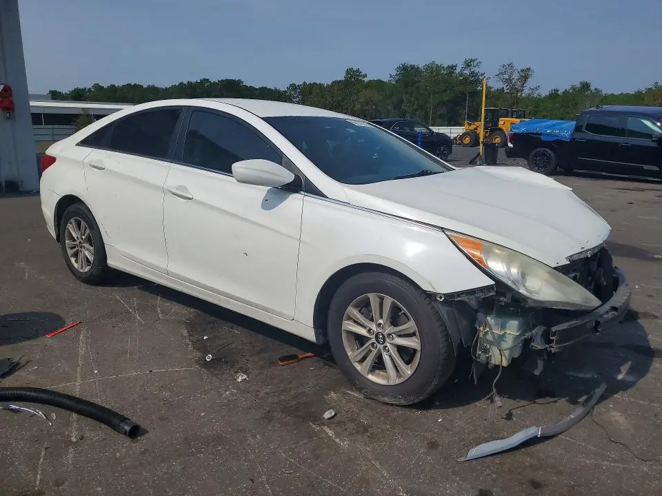 2013 HYUNDAI SONATA GLS  