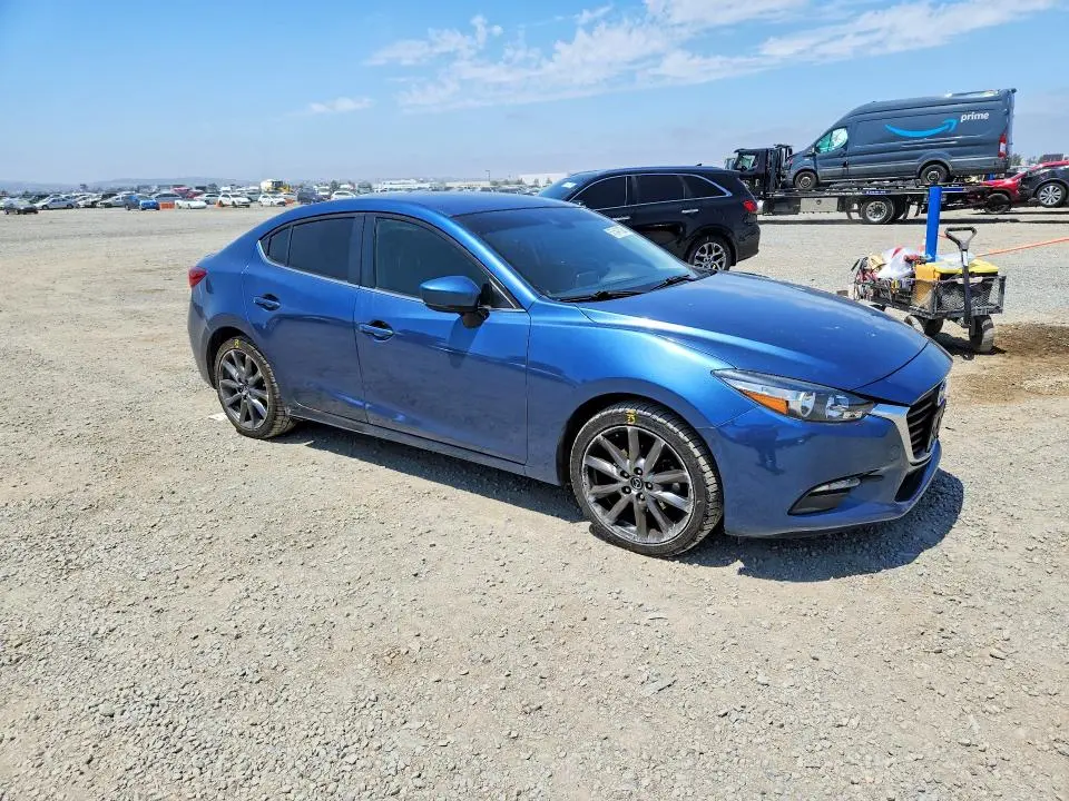 2018 MAZDA 3 TOURING  