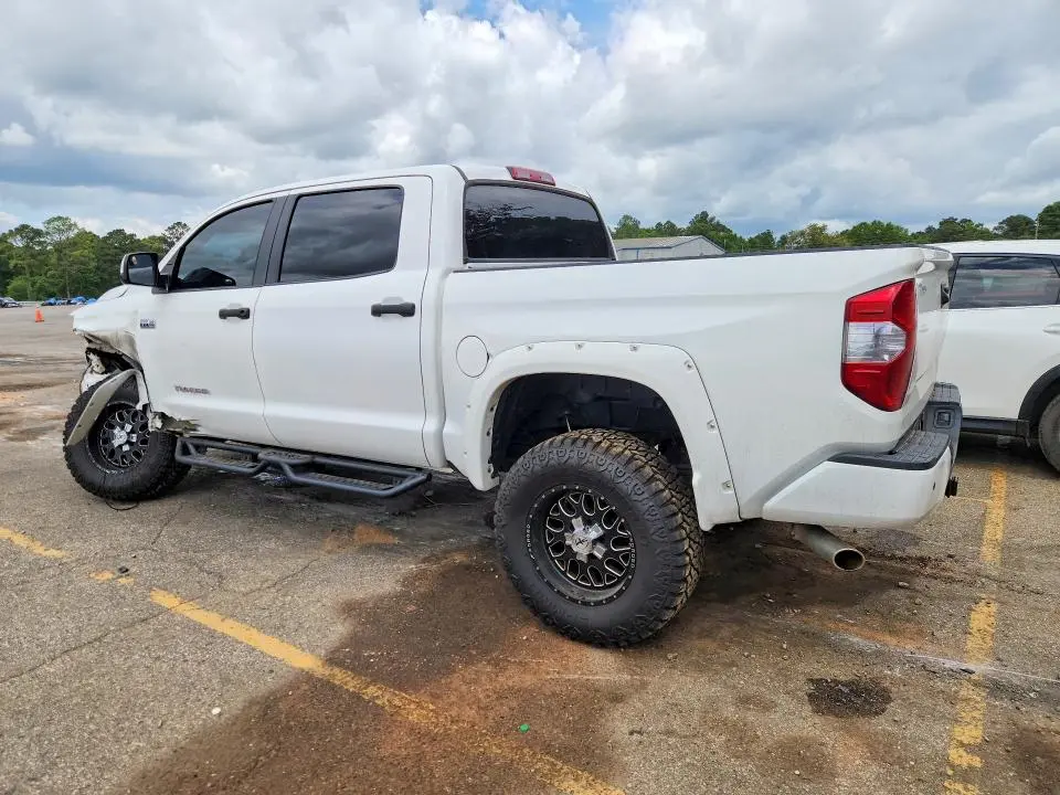 2018 TOYOTA TUNDRA CREWMAX SR5  