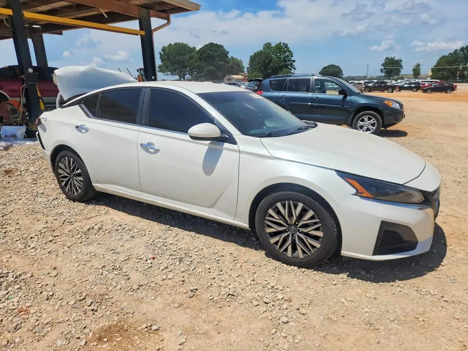 2023 NISSAN ALTIMA SV  