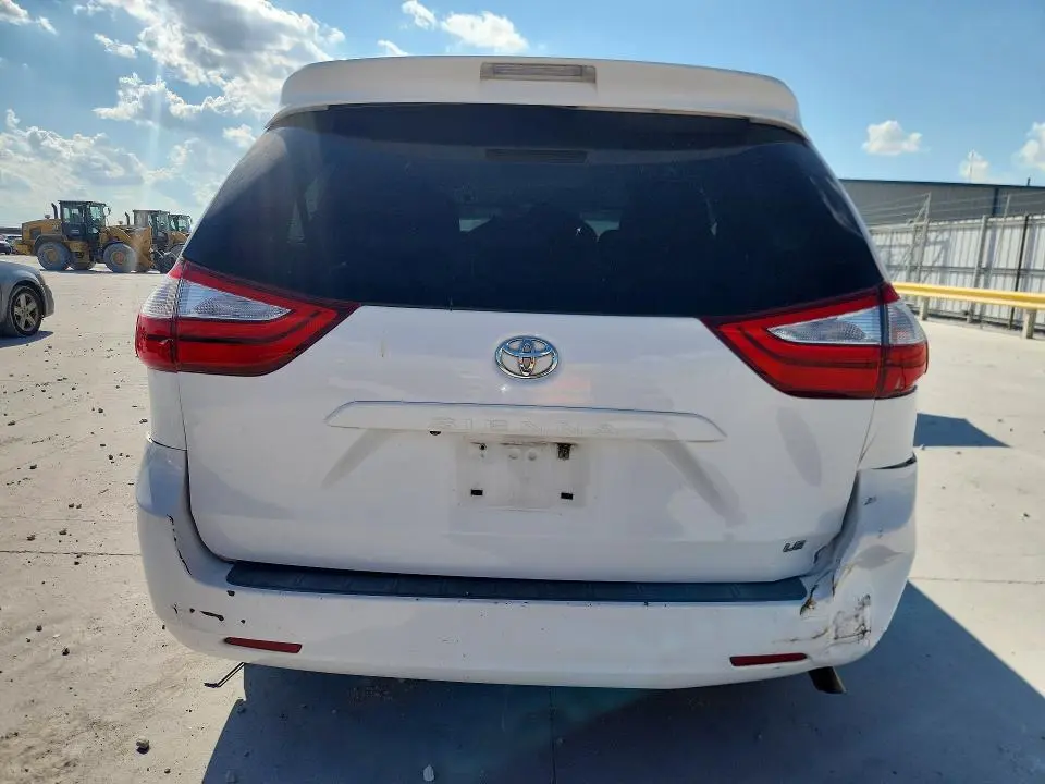 2015 TOYOTA SIENNA LE  