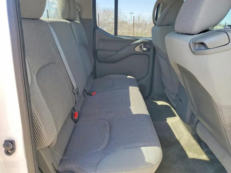 2011 NISSAN FRONTIER S  