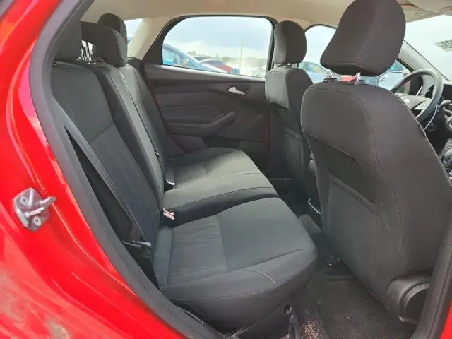 2015 FORD FOCUS SE  