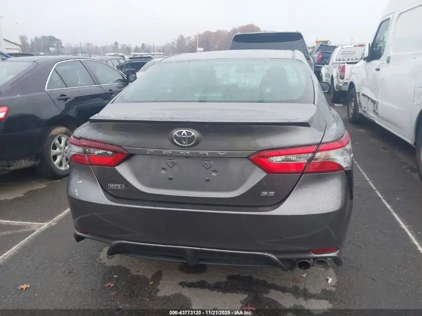 2018 TOYOTA CAMRY SE