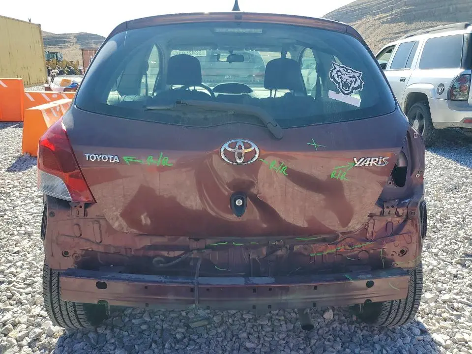 2010 TOYOTA YARIS BASE  