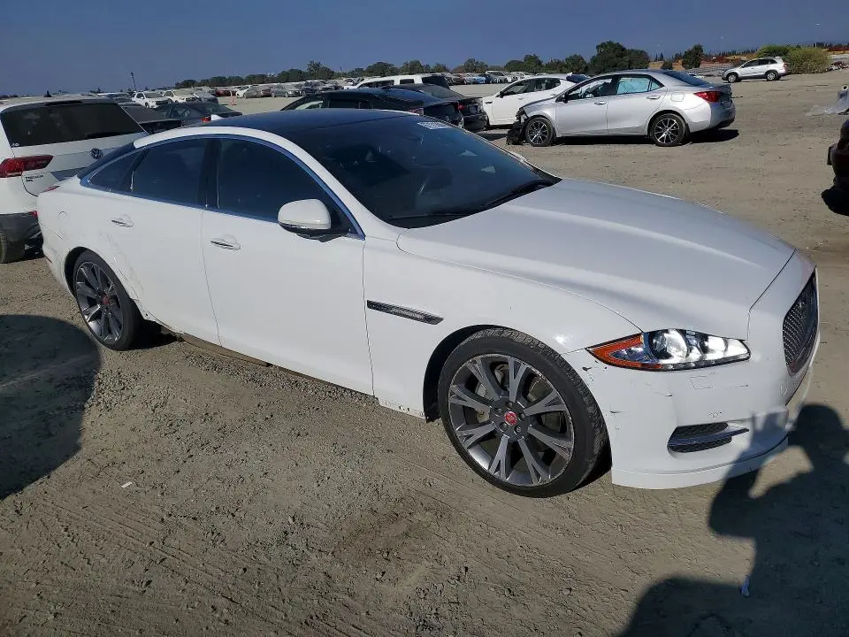 2015 JAGUAR XJ   