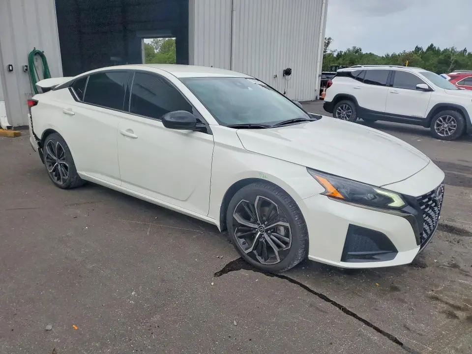 2023 NISSAN ALTIMA SR  