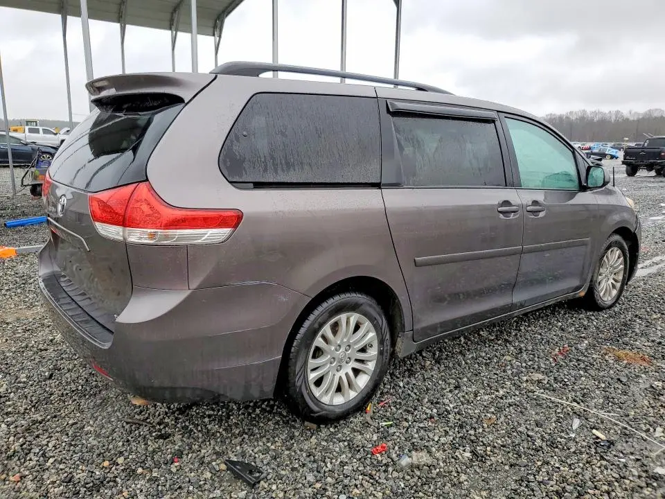 2011 TOYOTA SIENNA XLE 8-PASSENGER  