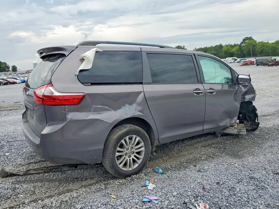 2015 TOYOTA SIENNA XLE 8-PASSENGER  