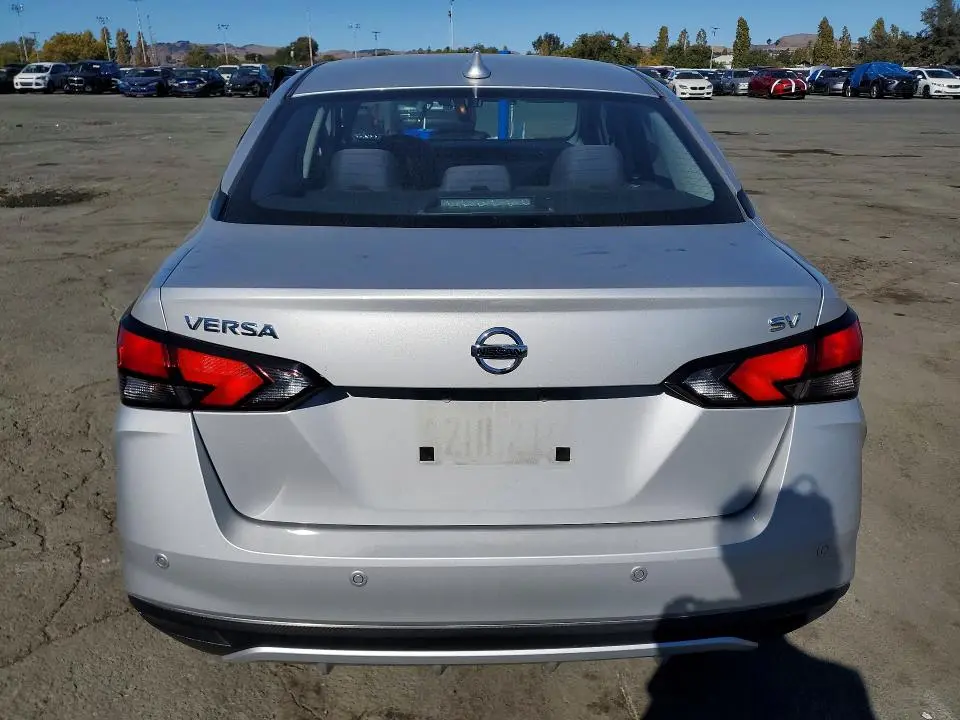 2021 NISSAN VERSA SV  