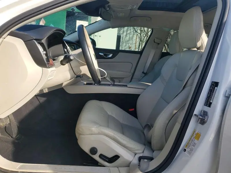 2022 VOLVO S60 B5 MOMENTUM  