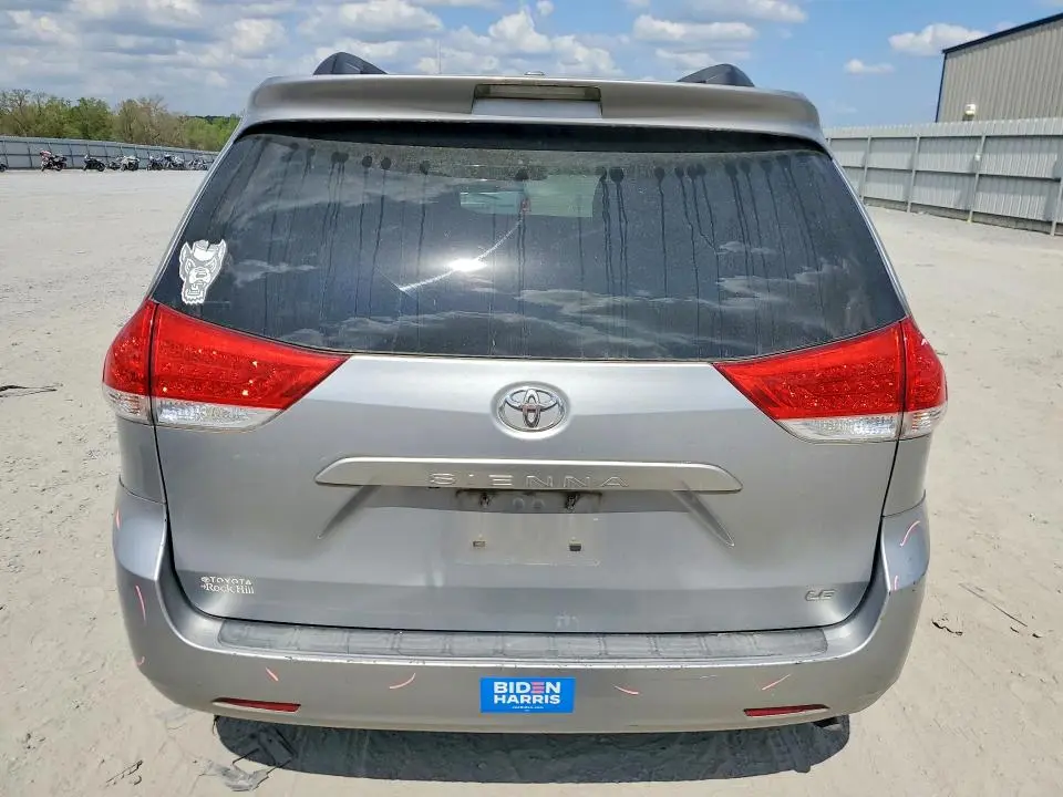 2012 TOYOTA SIENNA LE 8-PASSENGER  