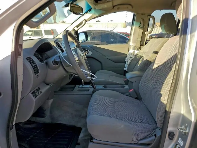 2016 NISSAN FRONTIER SV  