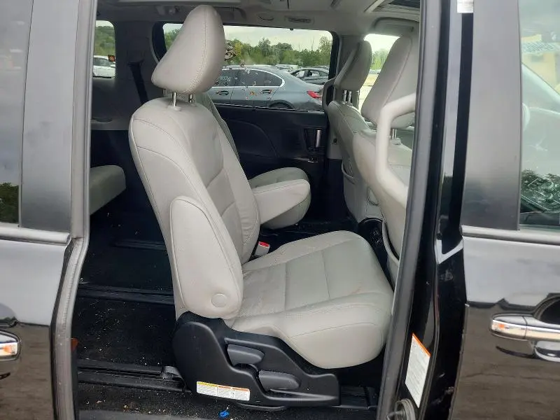 2019 TOYOTA SIENNA LIMITED PREMIUM 7-PASSENGER  