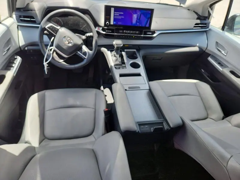 2025 TOYOTA SIENNA XLE 8-PASSENGER  