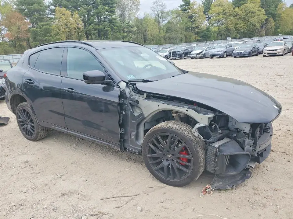 2022 MASERATI LEVANTE BASE  