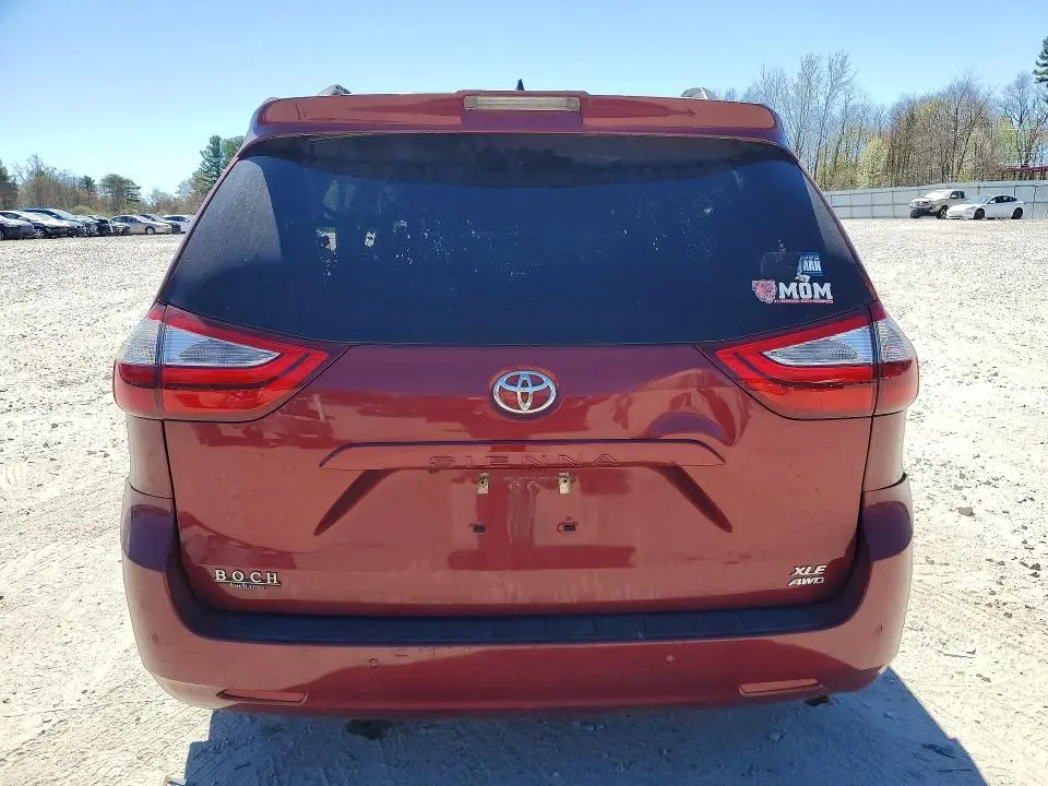 2018 TOYOTA SIENNA XLE 7-PASSENGER  