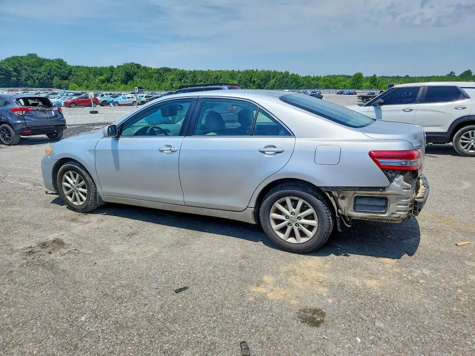 2011 TOYOTA CAMRY XLE  
