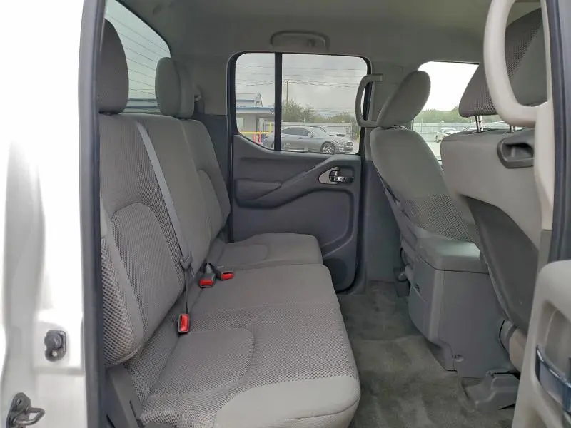 2010 NISSAN FRONTIER CREW CAB SE  