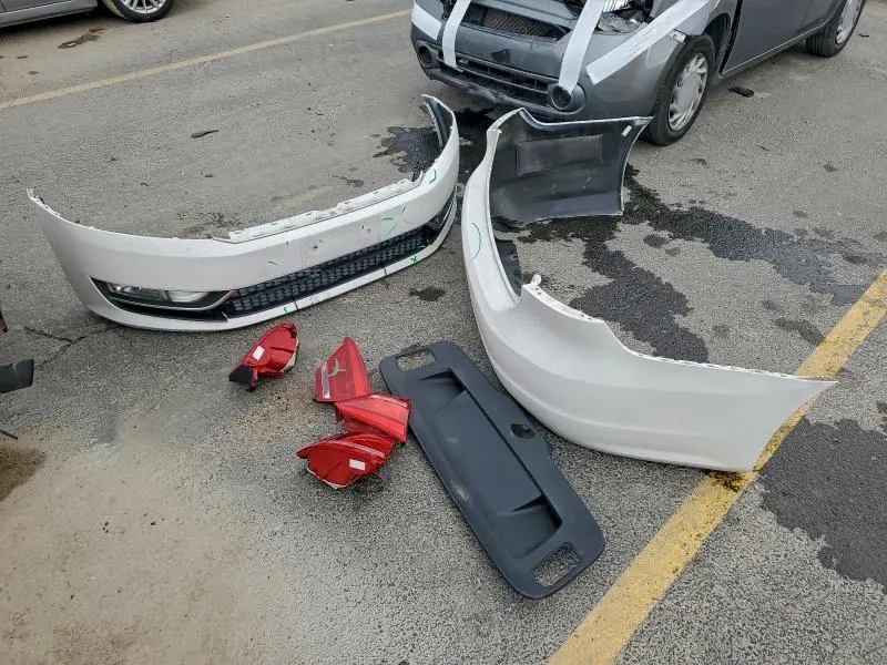 2015 VOLKSWAGEN PASSAT SE  