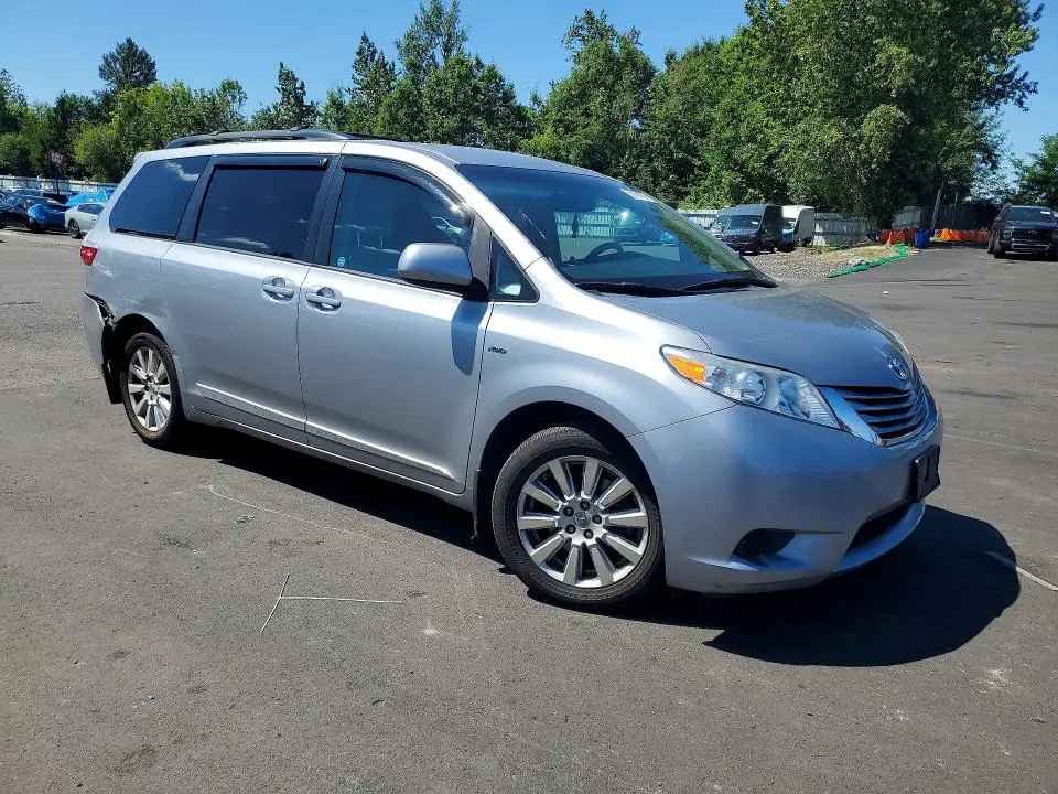 2017 TOYOTA SIENNA LE  