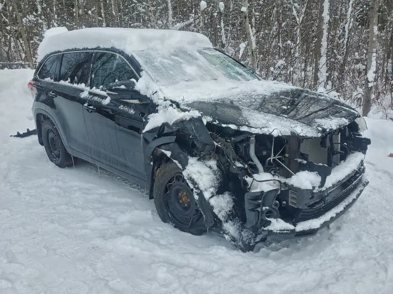 2019 TOYOTA HIGHLANDER LE  
