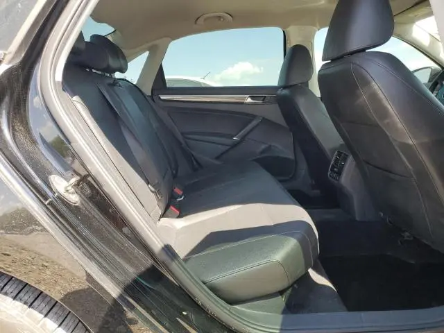 2016 VOLKSWAGEN PASSAT SE  