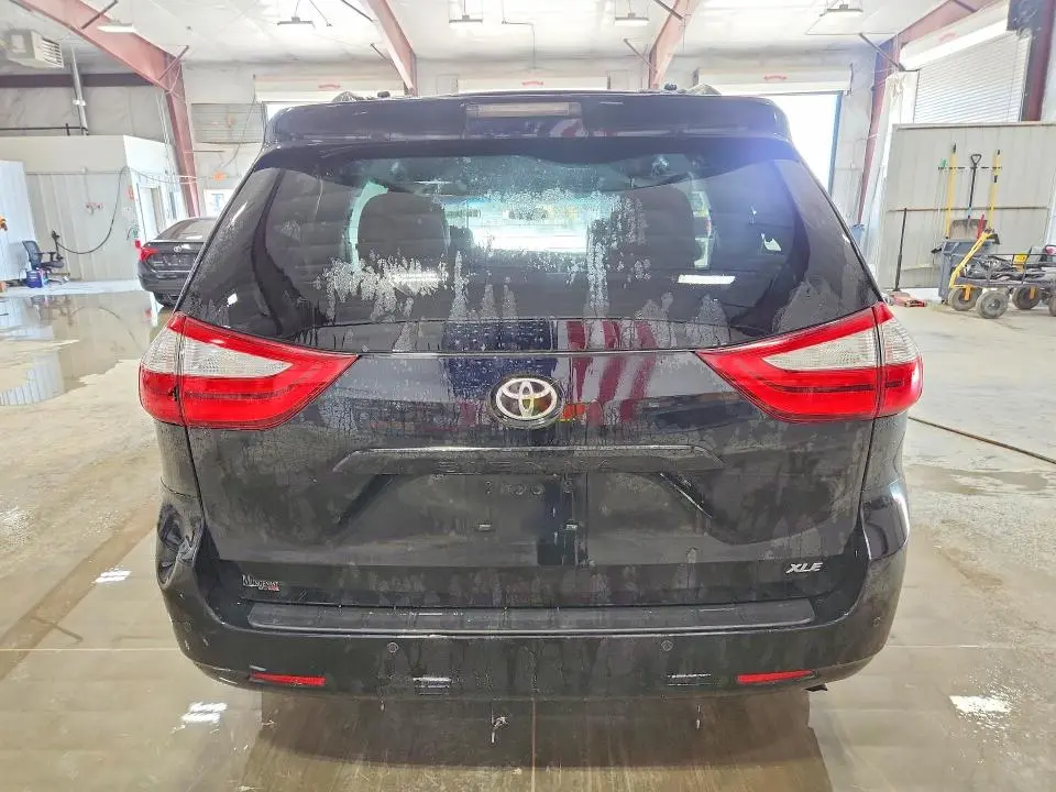 2017 TOYOTA SIENNA XLE 8-PASSENGER  