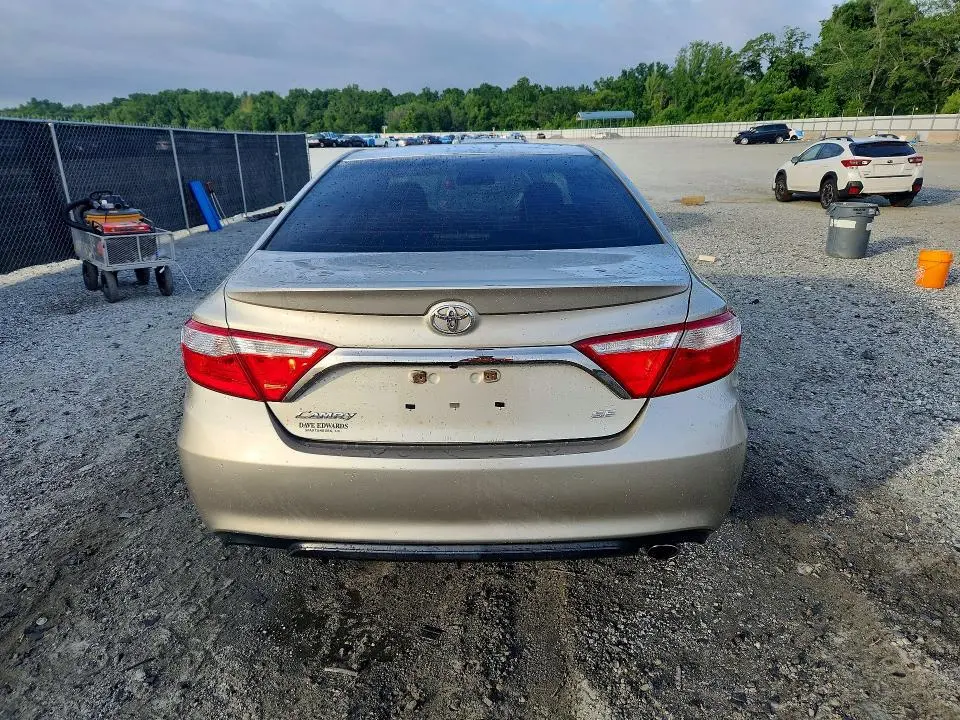 2015 TOYOTA CAMRY SE  