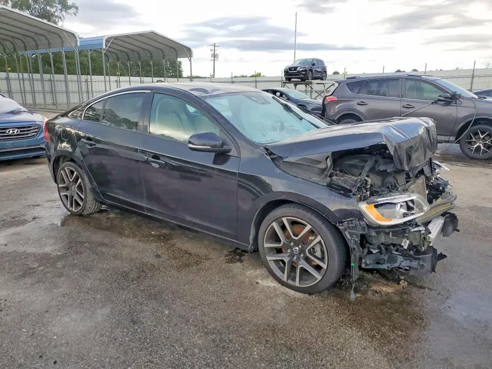 2017 VOLVO S60   