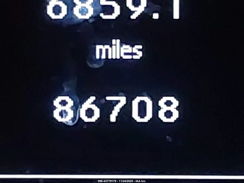 2018 INFINITI QX30 LUXURY