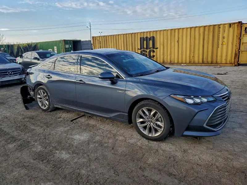 2019 TOYOTA AVALON XLE  