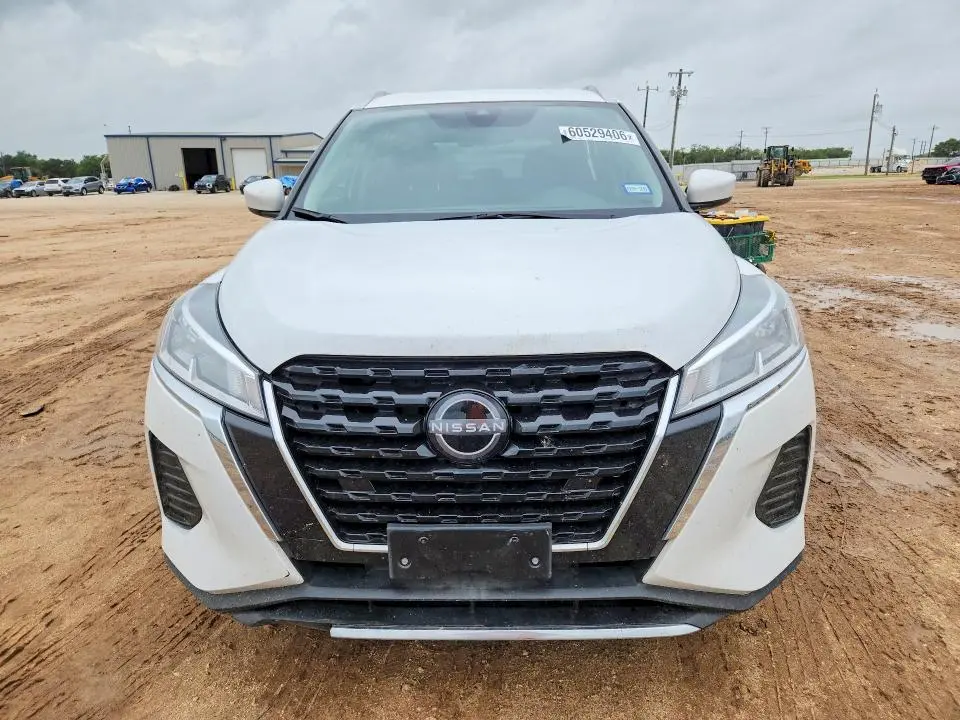 2023 NISSAN KICKS SV  