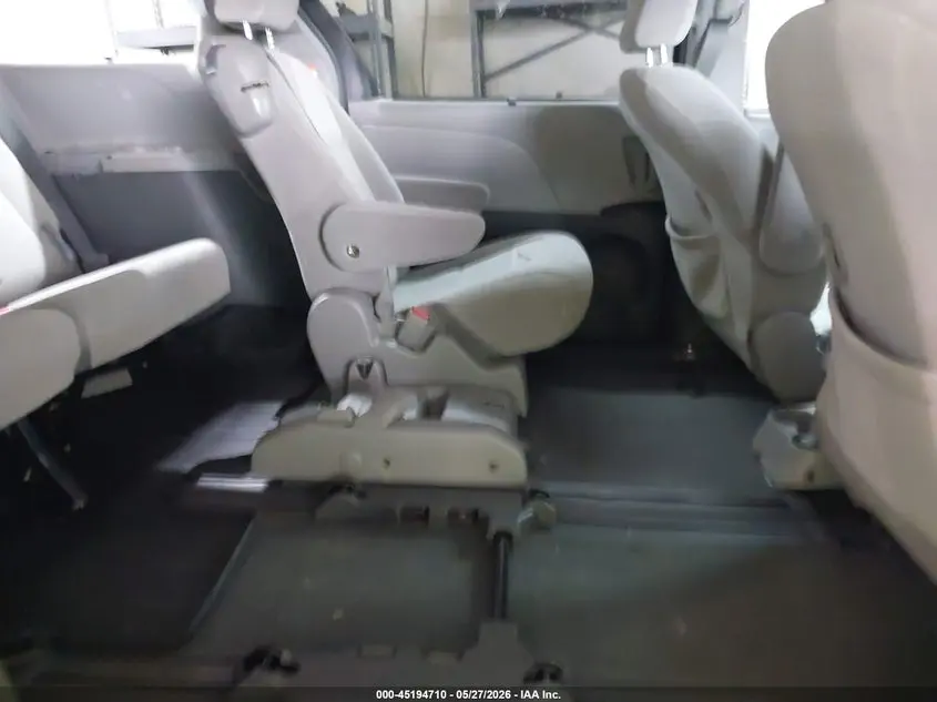 2017 TOYOTA SIENNA LE 8 PASSENGER