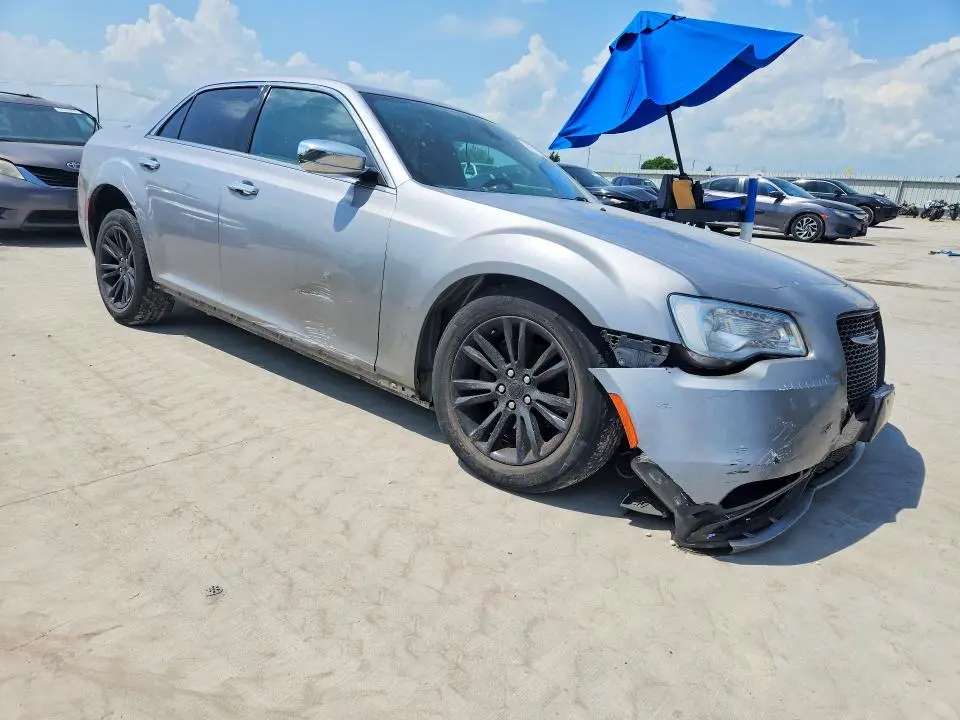 2016 CHRYSLER 300C   