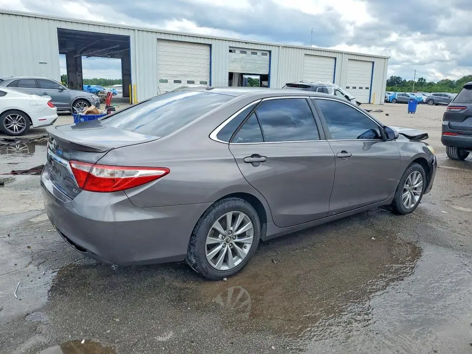 2015 TOYOTA CAMRY XLE  